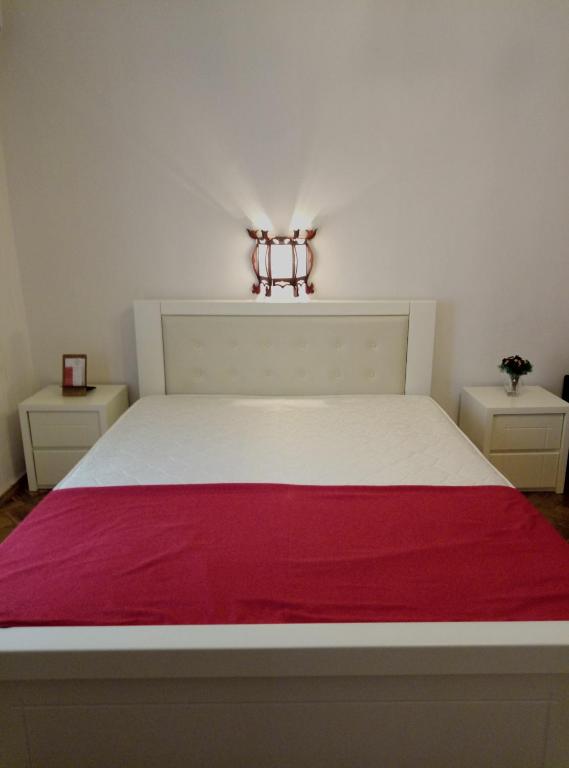 Postel nebo postele na pokoji v ubytování Old Tbilisi Narikala Apartment
