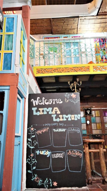 Certifikát, hodnocení, plakát nebo jiný dokument vystavený v ubytování Lima Limon Candelaria Hostel