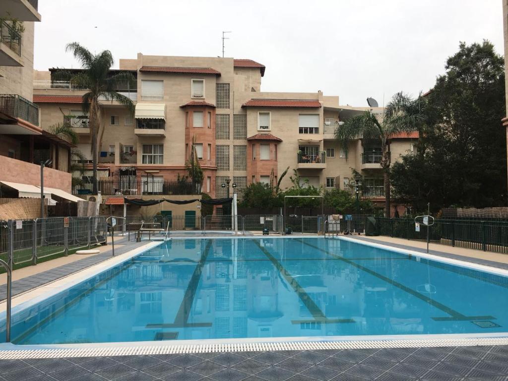 Pool & Garden - Housity
