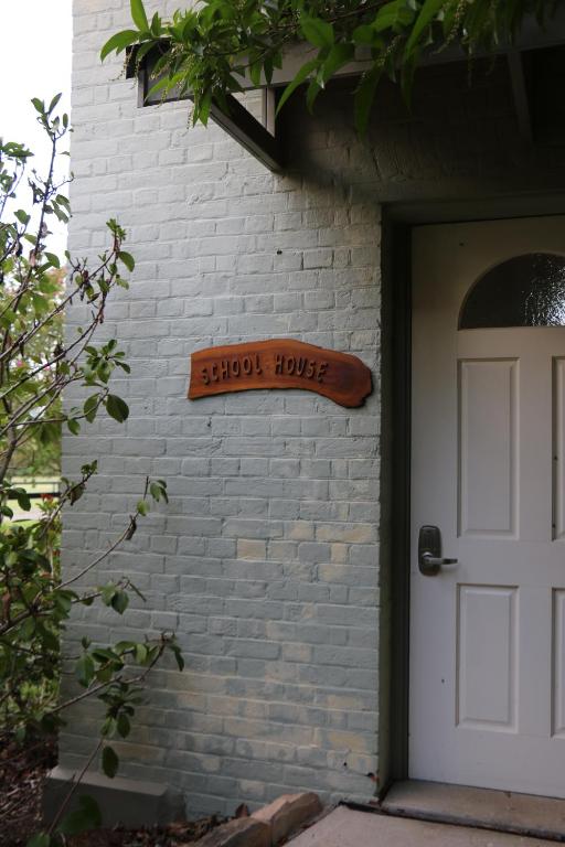 Serendipity on Allyn - One-Bedroom Suite - School House