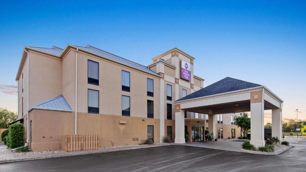 Gallery image of Best Western Plus Madison in Madison