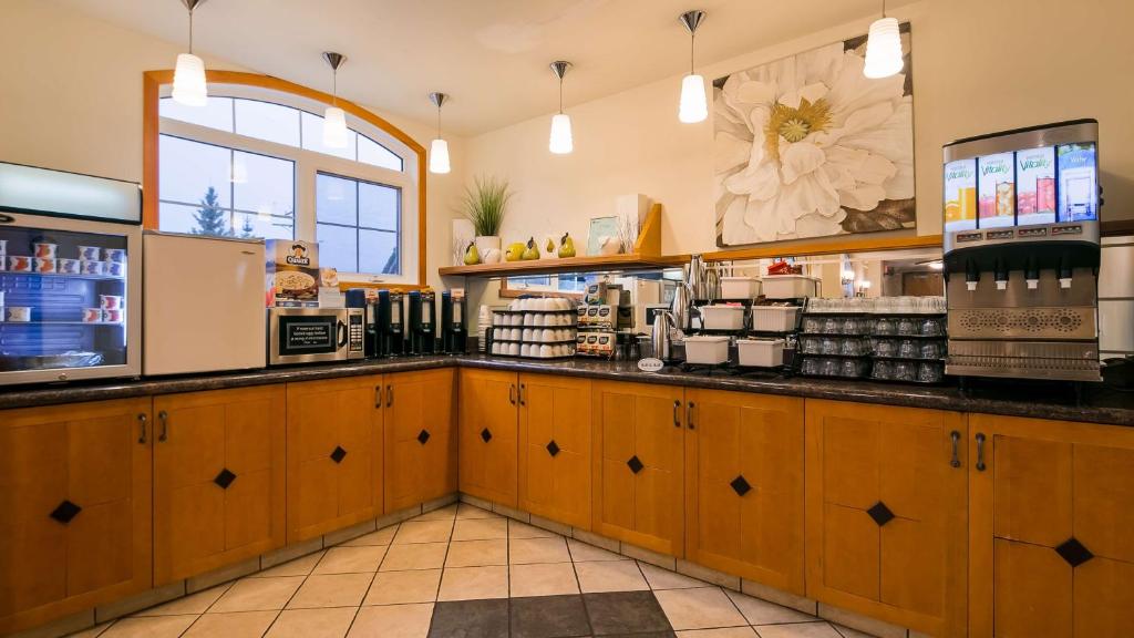 Pocaterra Inn & Waterslide - Resim 41