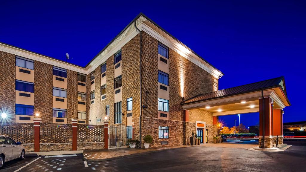 a building with a car parked in front of it at Best Western Plus Pineville-Charlotte South in Charlotte