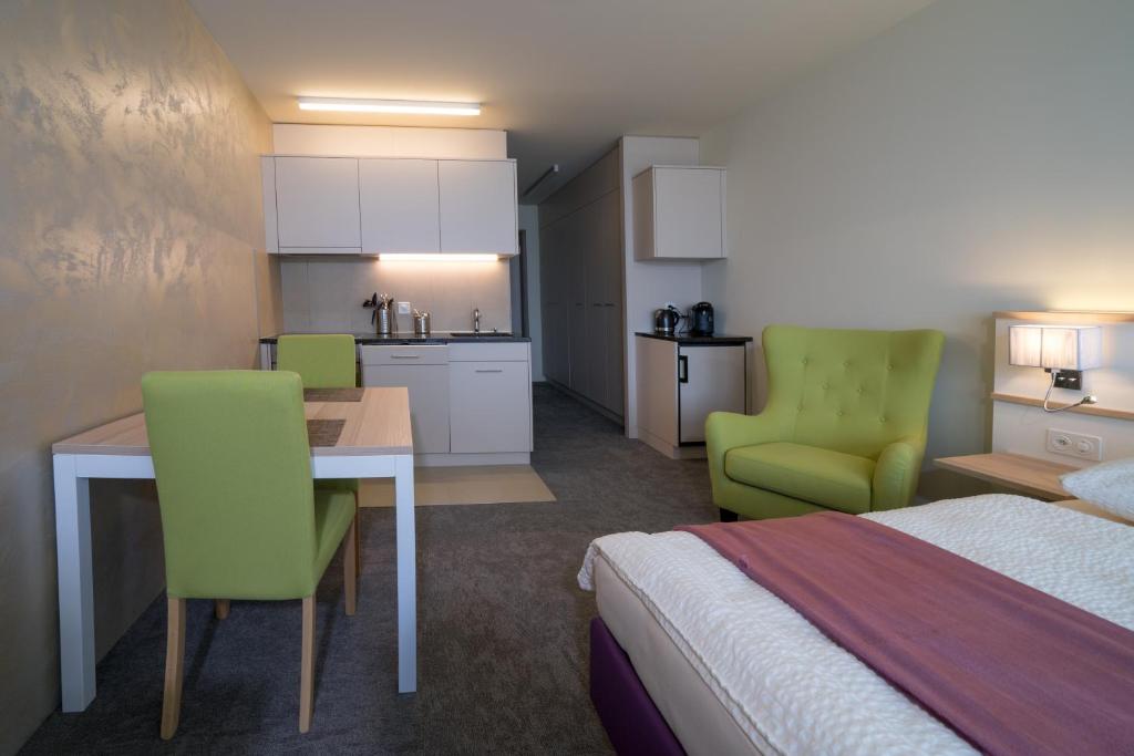 Postel nebo postele na pokoji v ubytování wohnMOTEL - Hinterforst