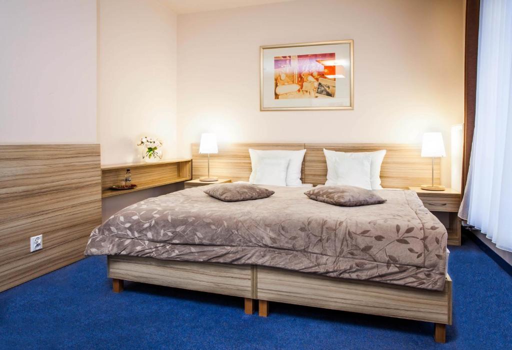 Postel nebo postele na pokoji v ubytování Hotel Arsenał