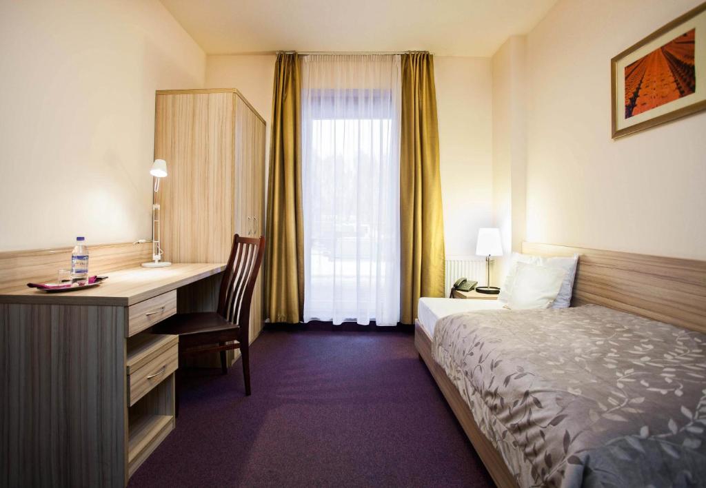 Postel nebo postele na pokoji v ubytování Hotel Arsenał