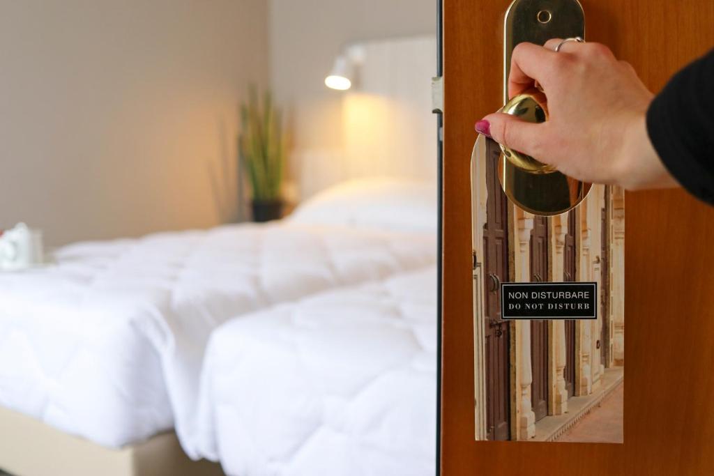 Postel nebo postele na pokoji v ubytování Hotel Terme di Frasassi