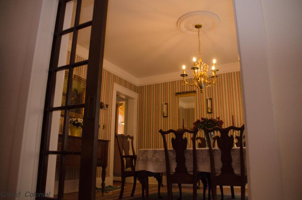 Posezení v ubytování Grand Colonial Bed and Breakfast