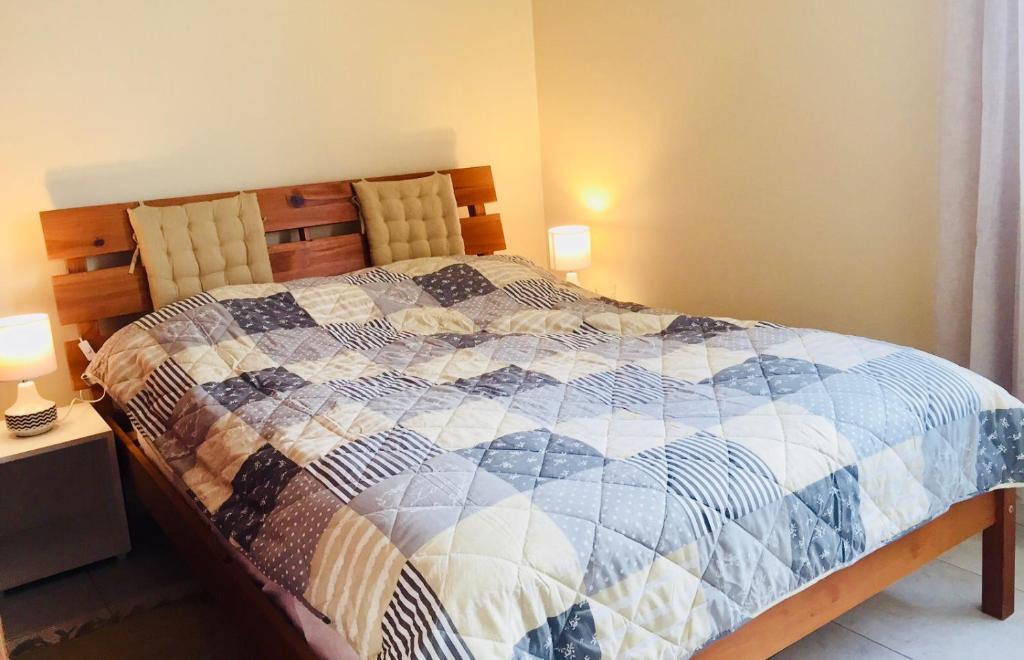 Postel nebo postele na pokoji v ubytování Tavira Garden- One Bedroom with Terrace