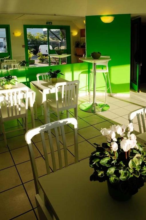 Restaurace v ubytování Lemon Hôtel Avignon Rochefort