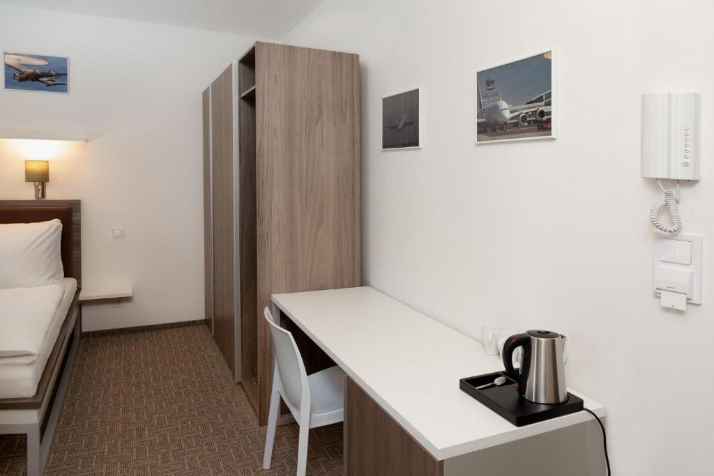 Zdjęcie z galerii obiektu Skyhotel Prague w Pradze