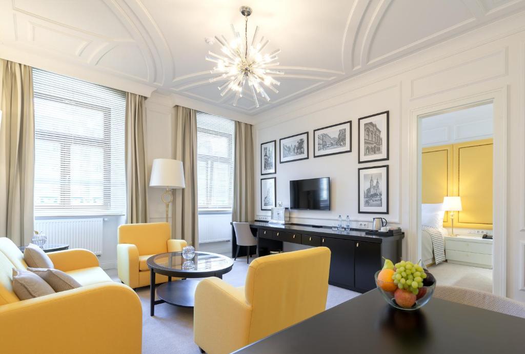 TV a/nebo společenská místnost v ubytování Boutique Hotel Corso