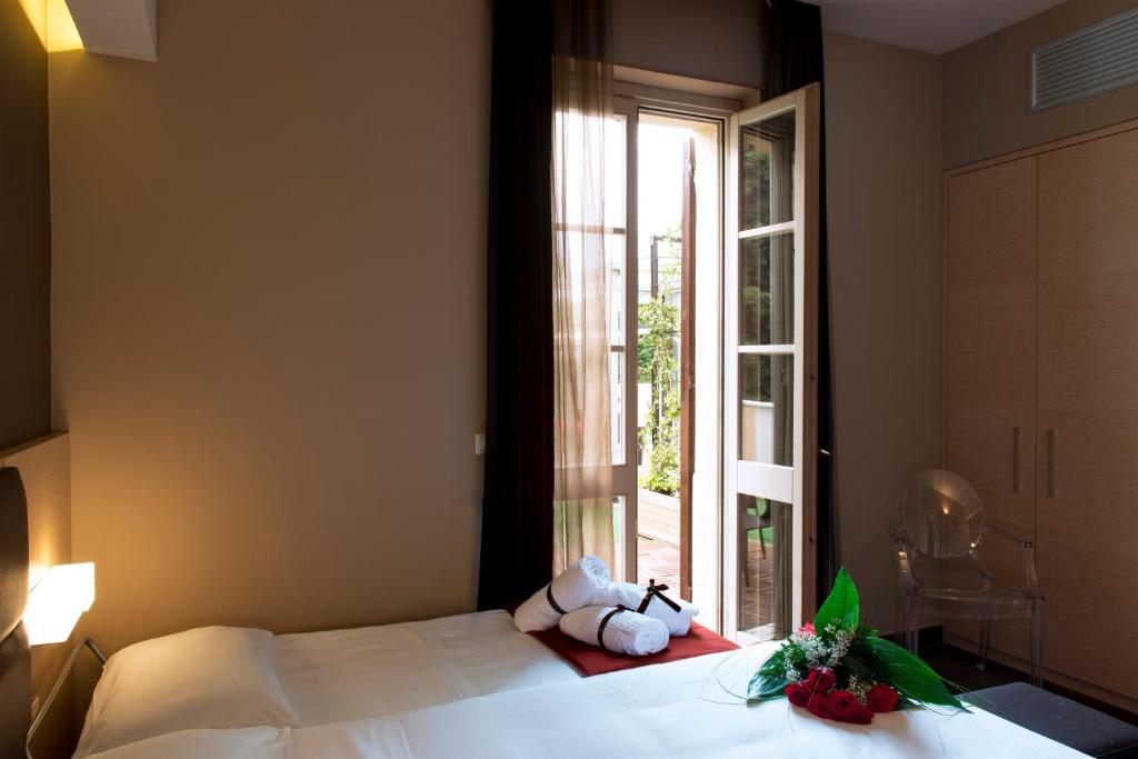 A bed or beds in a room at UNAHOTELS Villa dei Platani Foligno
