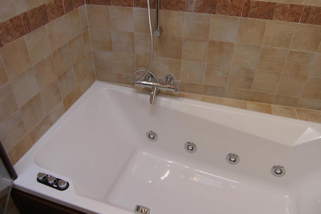 Jacuzzi Casa Rural El Zahorí De Pinedas Salamanca