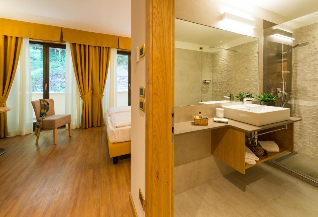 Koupelna v ubytování Hotel Ambassador