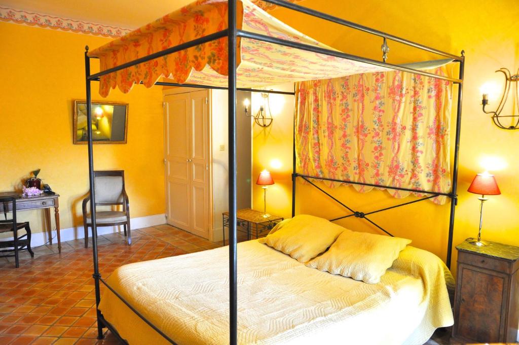 Postel nebo postele na pokoji v ubytování Hôtel Château de Cavanac