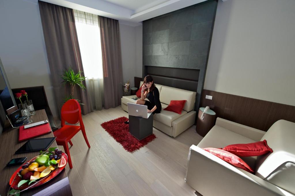A seating area at UNAHOTELS Villa dei Platani Foligno