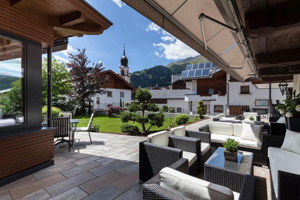 Nespecifikovaný výhled na hory nebo výhled na hory při pohledu z hotelu