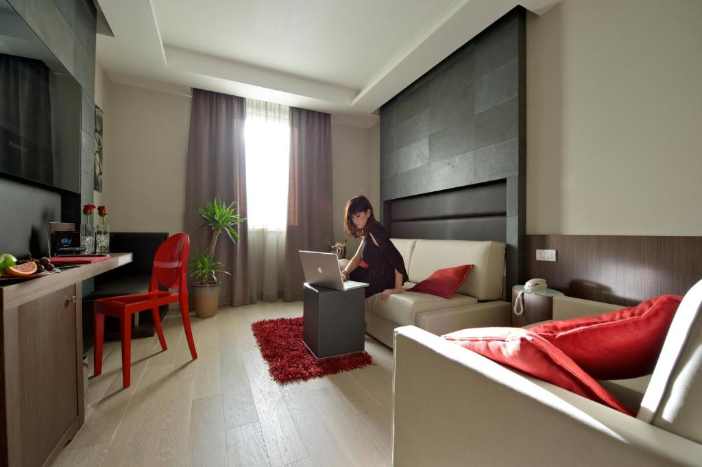 A television and/or entertainment centre at UNAHOTELS Villa dei Platani Foligno