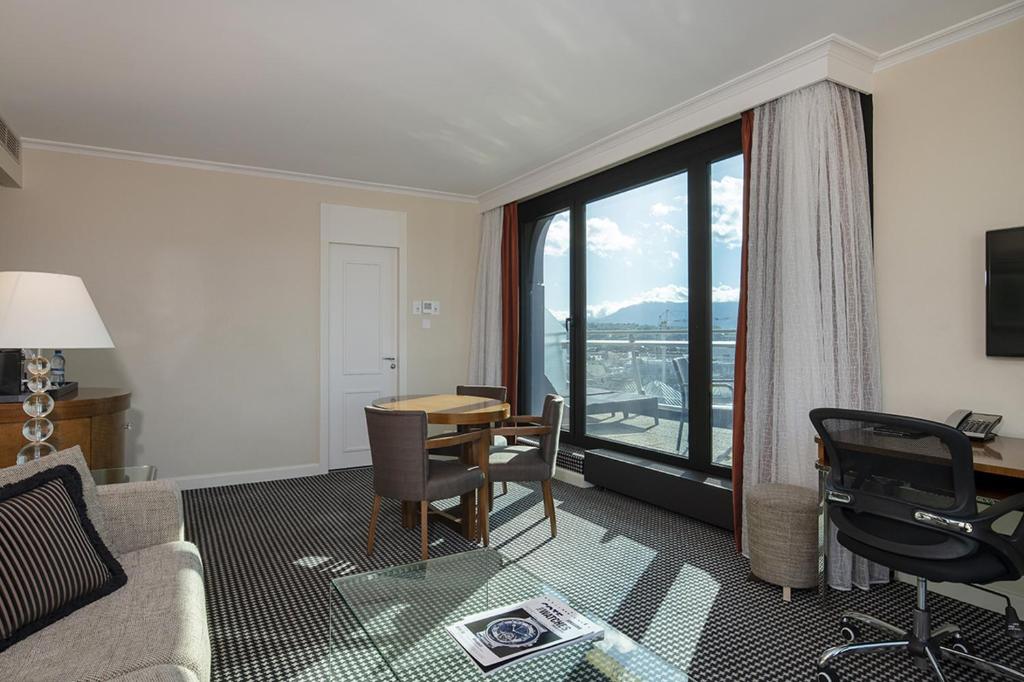 Warwick Geneva - Resim 41