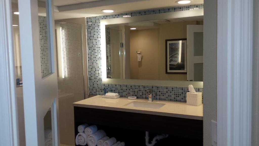 Lido Beach Resort - Sarasota - Mobility Accessible 2 Queen Kitchenette