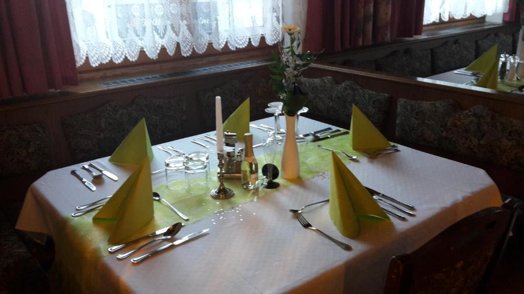 Restaurace v ubytov&aacute;n&iacute; Gasthof Pension Traube