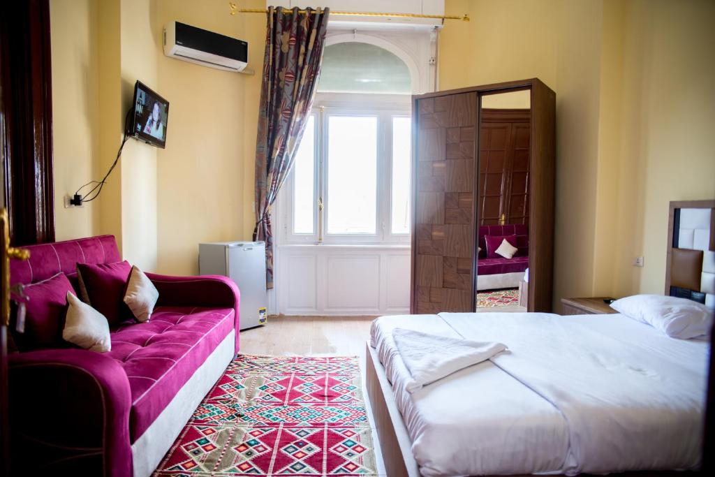Postel nebo postele na pokoji v ubytování New Grand Royal Hotel Cairo