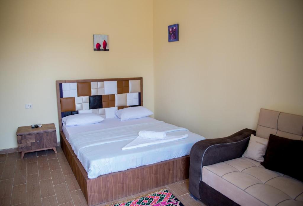 Postel nebo postele na pokoji v ubytování New Grand Royal Hotel Cairo