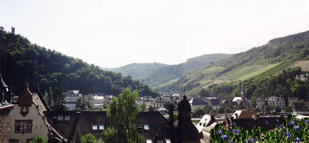 a view of a town with mountains in the background at Ferienwohnung Burgblick in Traben-Trarbach