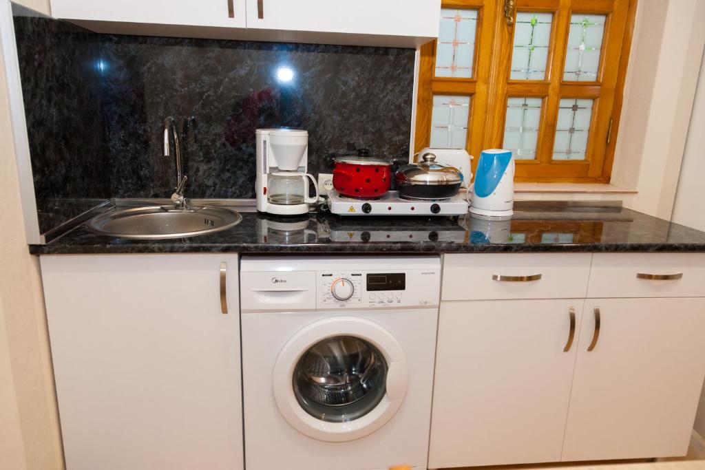 Kuchyň nebo kuchyňský kout v ubytování Holiday Rooms