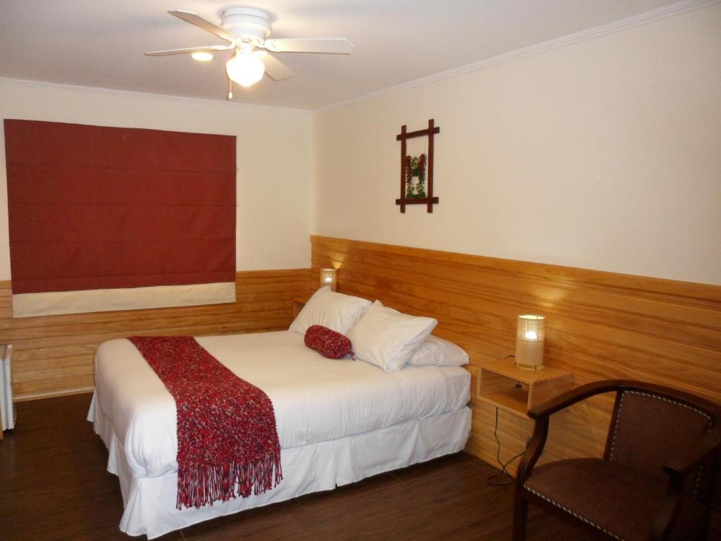 Postel nebo postele na pokoji v ubytování Dein Haus Hotel y Departamentos
