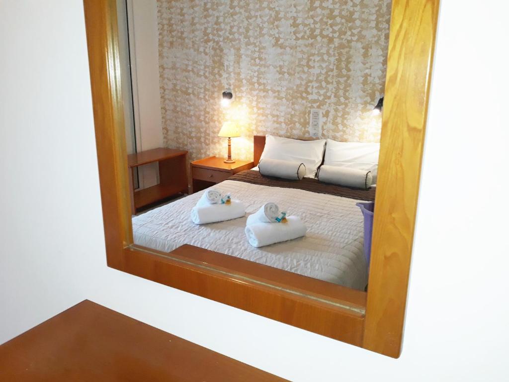 Postel nebo postele na pokoji v ubytování HOLIDAYS STUDIOS & APARTMENTS