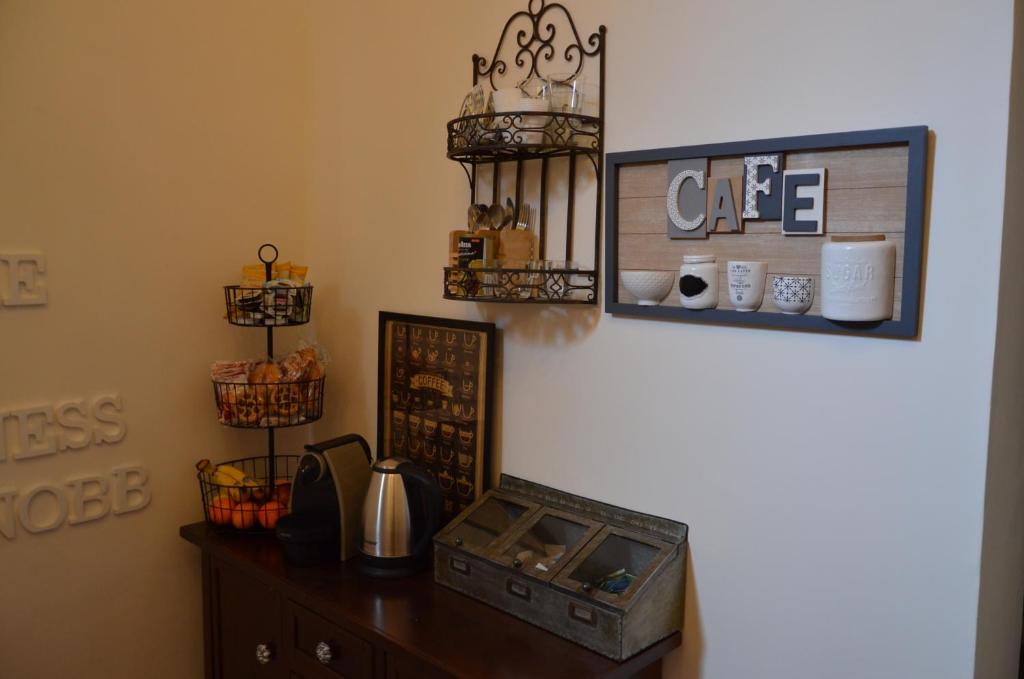 Coffee and tea making facilities at Il Salernitano Bed and Breakfast