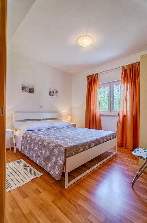 Postel nebo postele na pokoji v ubytování Apartmani Prodan 2