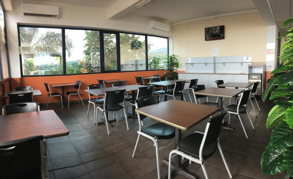 タヒチ エアポート モーテルにあるレストランまたは飲食店