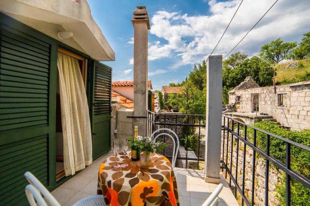 Balkón nebo terasa v ubytování Small house Pivcevi