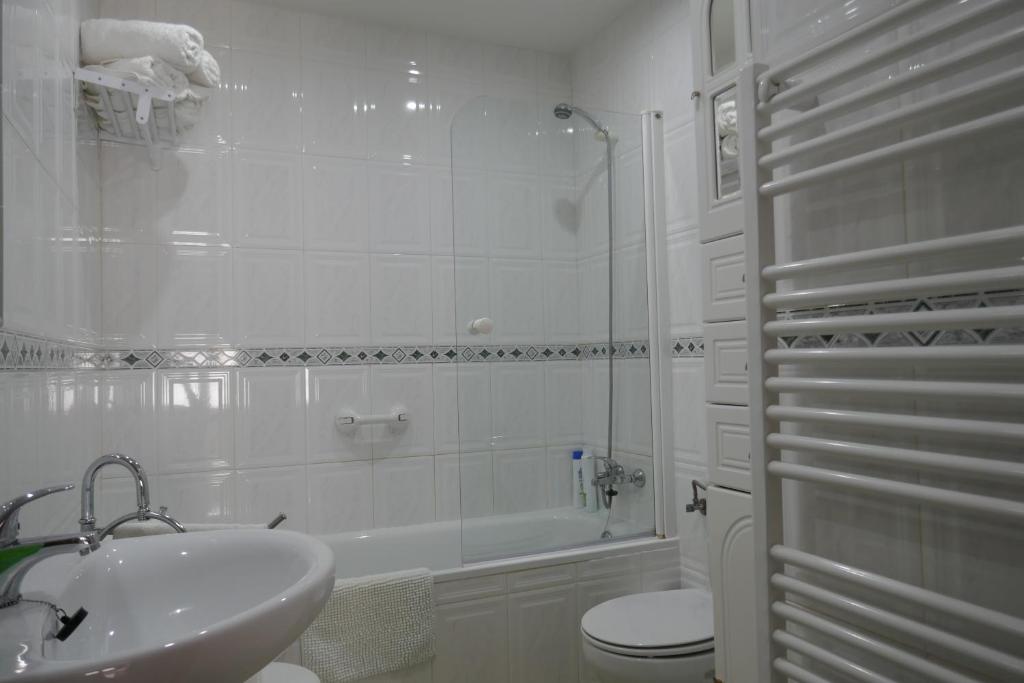 Koupelna v ubytování Apartamentos La Muralla