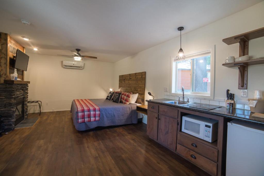 Kuchyň nebo kuchyňský kout v ubytování Eagle Cap Chalets