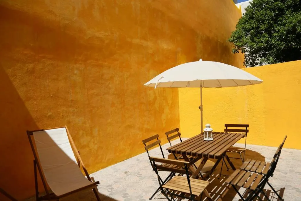 Stunning apartment with Yard in Alfama, Lisabona, Portugalia