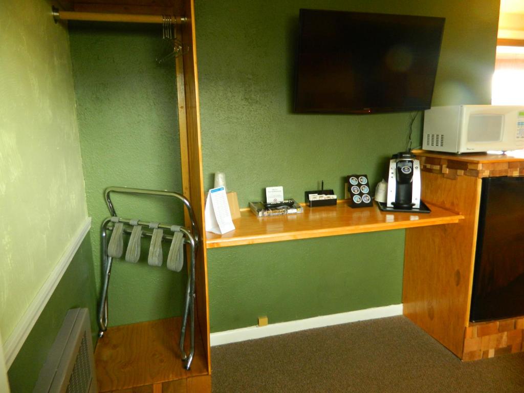 Country Motor Inn - スタンダード 4 人部屋
