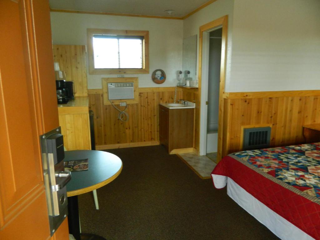 Country Motor Inn - クイーンルーム