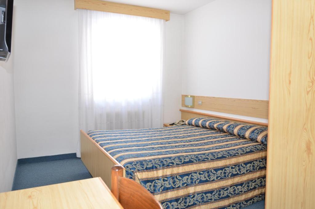 Postel nebo postele na pokoji v ubytování Debra Park Hotel