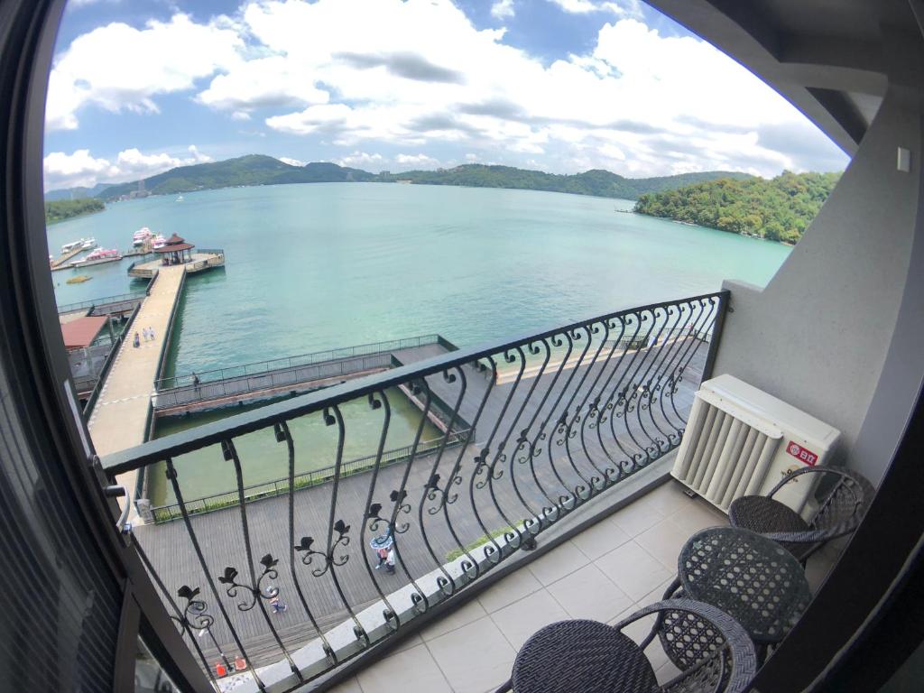 Ming Yue Hu Hotel - Doppelzimmer Mit Seeblick