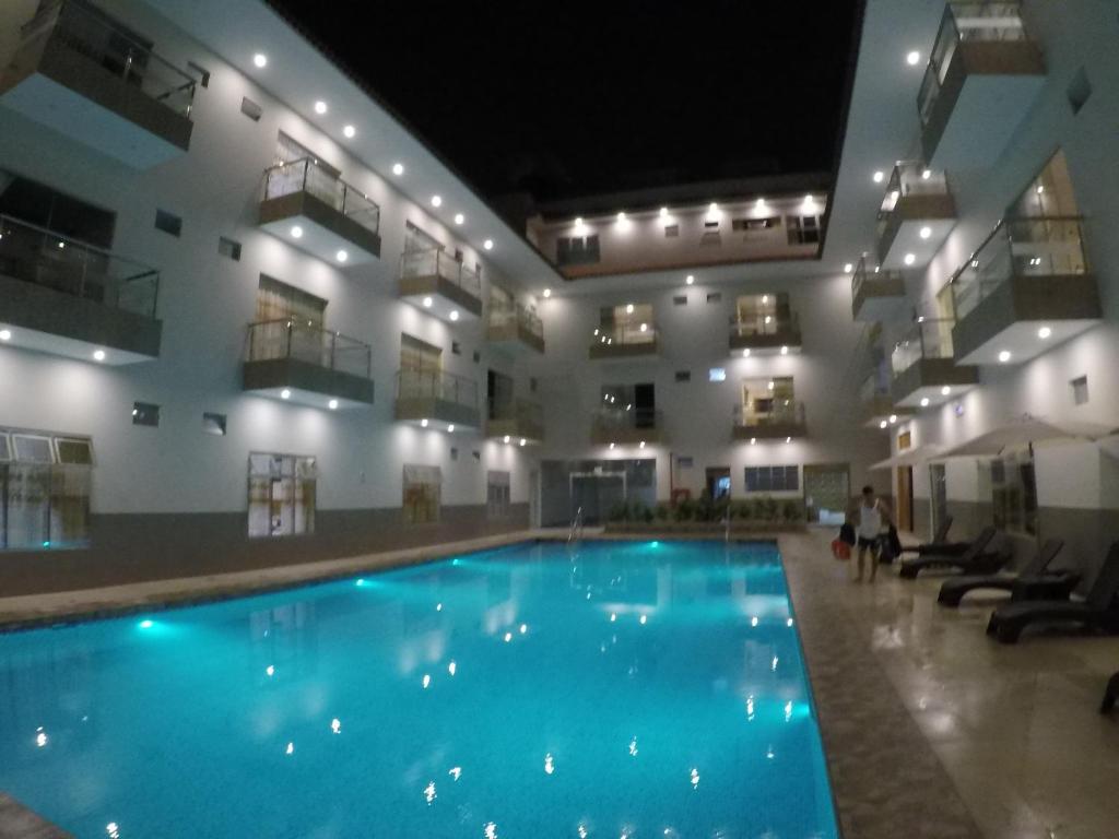 Peldbaseins naktsmītnē Águila Dorada Selva Hotel vai tās tuvumā