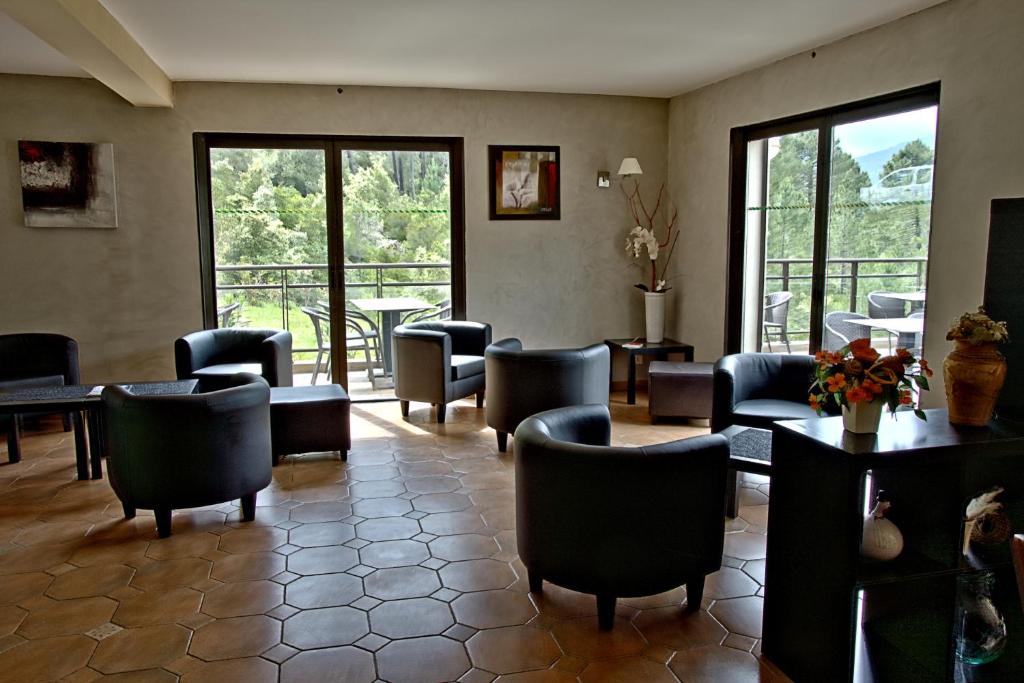 Posezení v ubytování Auberge des Deux Sorru