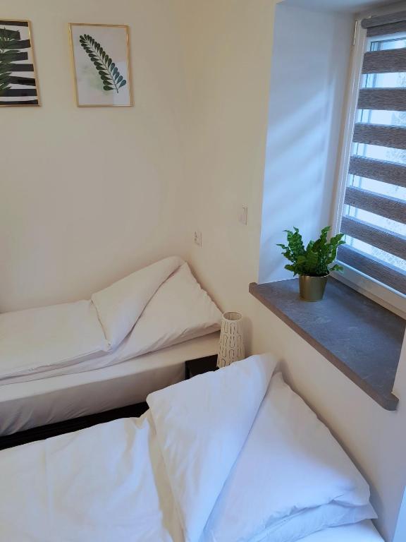 Posteľ alebo postele v izbe v ubytovaní Apartamenty METRO Targówek