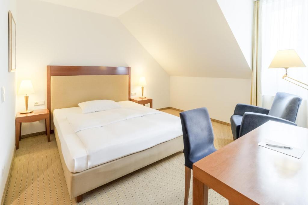 Postel nebo postele na pokoji v ubytování Novotel Hildesheim