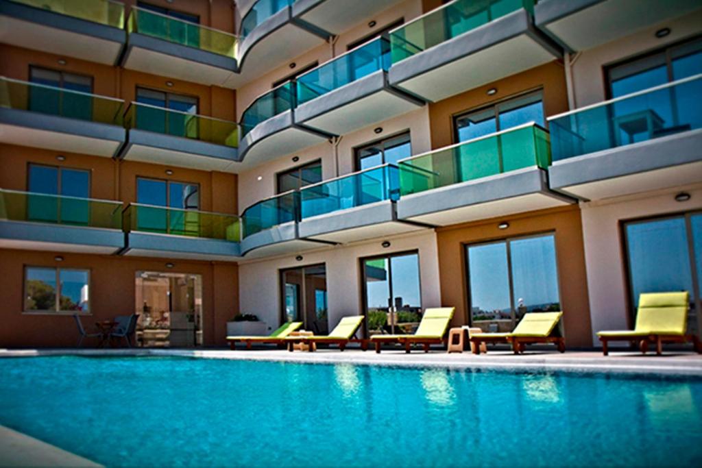 Bazén v ubytovaní Crystal Bay Hotel alebo v jeho blízkosti