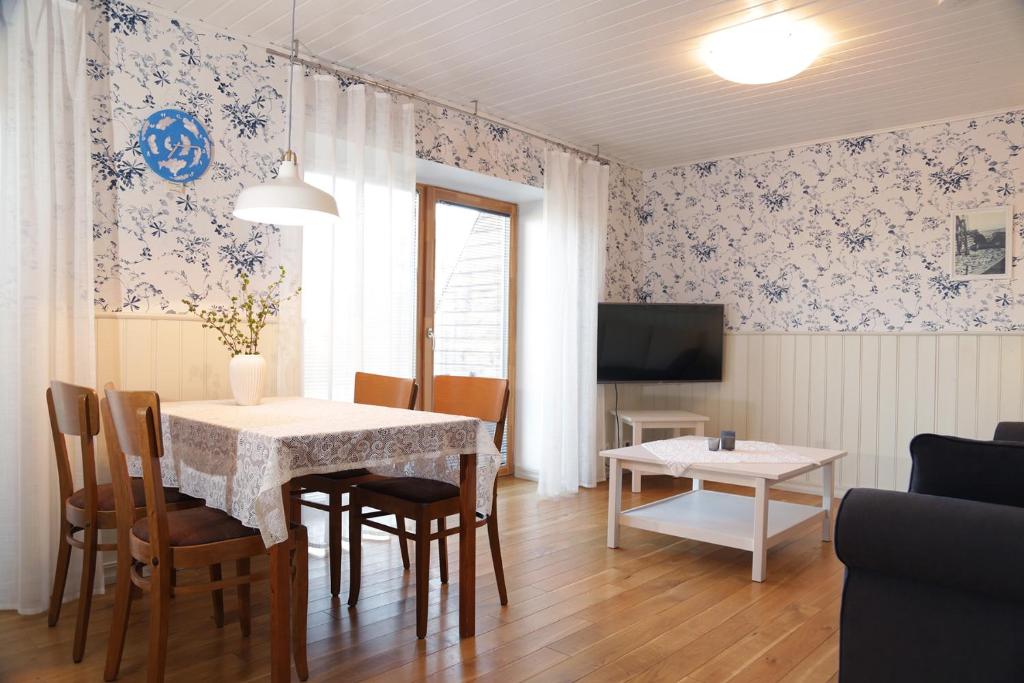 TV a/nebo společenská místnost v ubytování SÖRWESPA Nature Resort