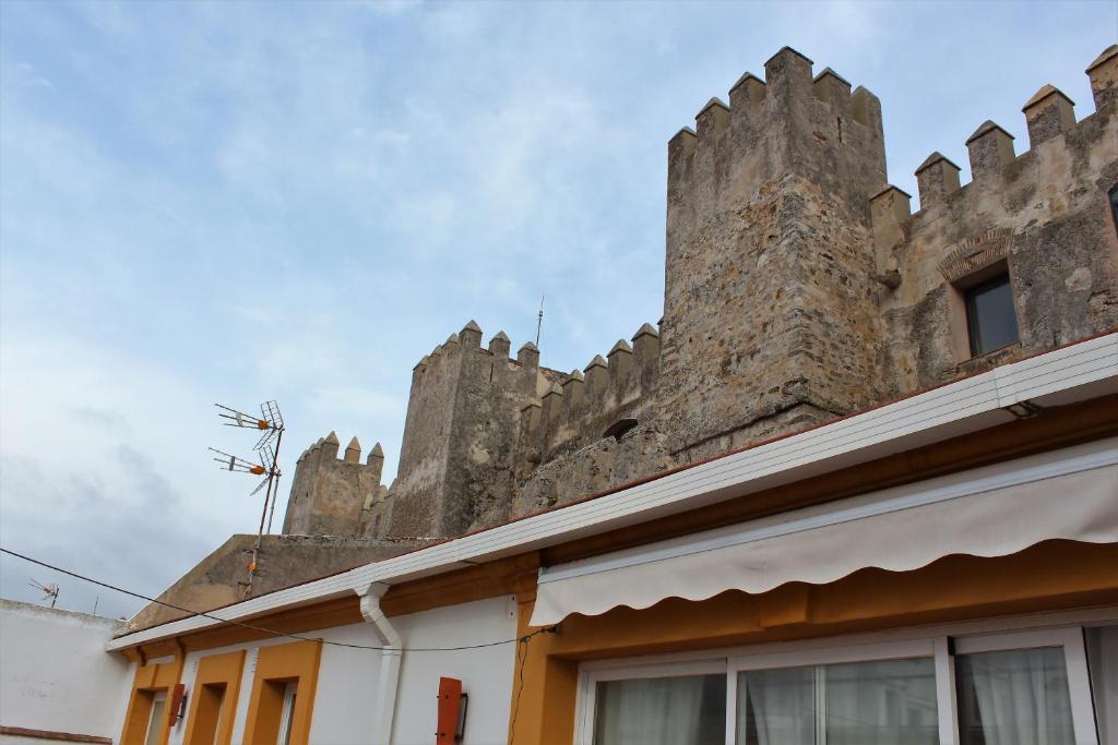 タリファにあるÁtico Castilloの建物の上の城